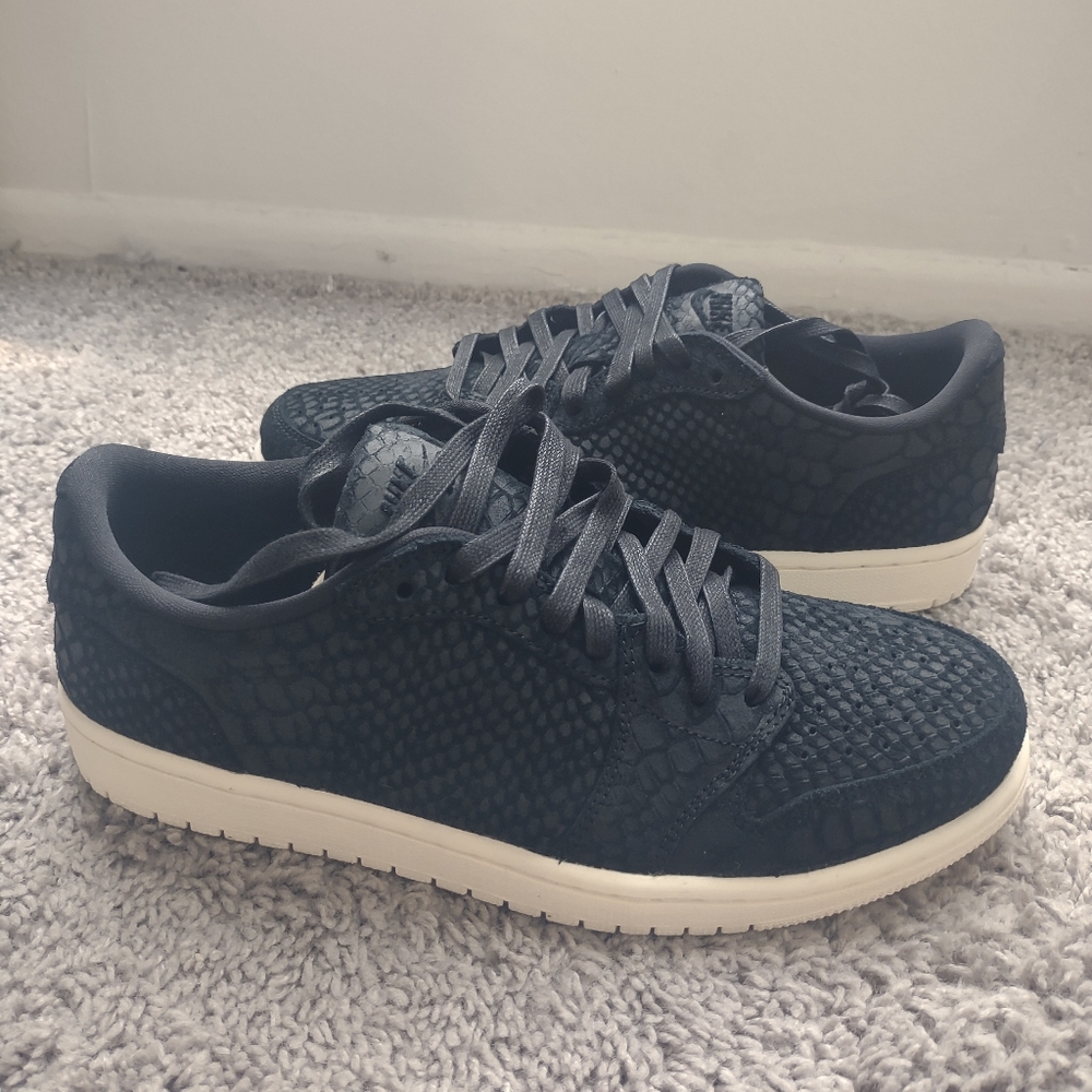 Women's Air Jordan 1 RE size 9.5 in black/sail snake print